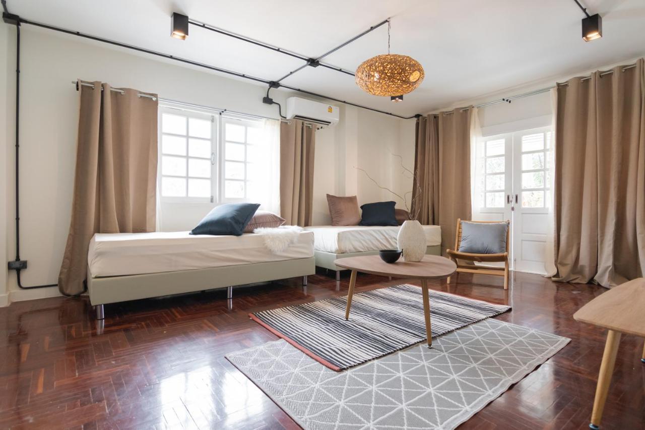 Mini-Me Hubs, Charm Suites & Pool In Old City เชียงใหม่ ภายนอก รูปภาพ