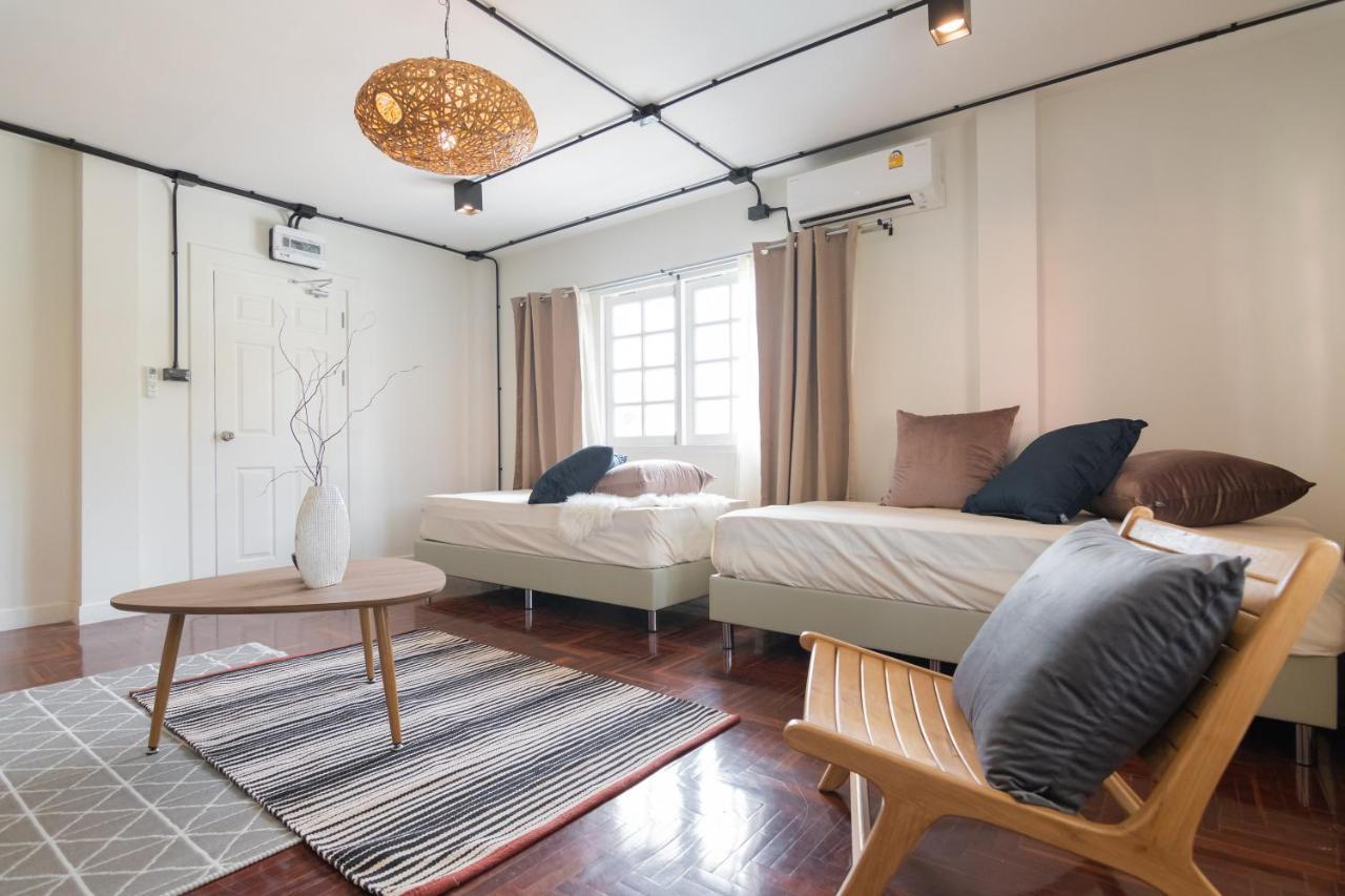 Mini-Me Hubs, Charm Suites & Pool In Old City เชียงใหม่ ภายนอก รูปภาพ