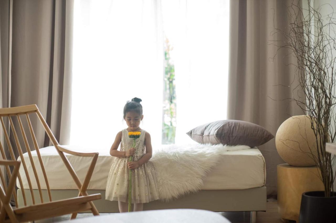 Mini-Me Hubs, Charm Suites & Pool In Old City เชียงใหม่ ภายนอก รูปภาพ