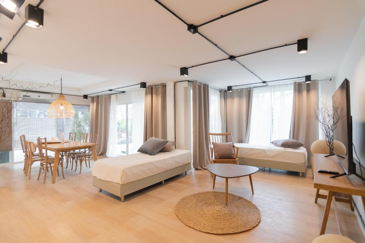 Mini-Me Hubs, Charm Suites & Pool In Old City เชียงใหม่ ภายนอก รูปภาพ