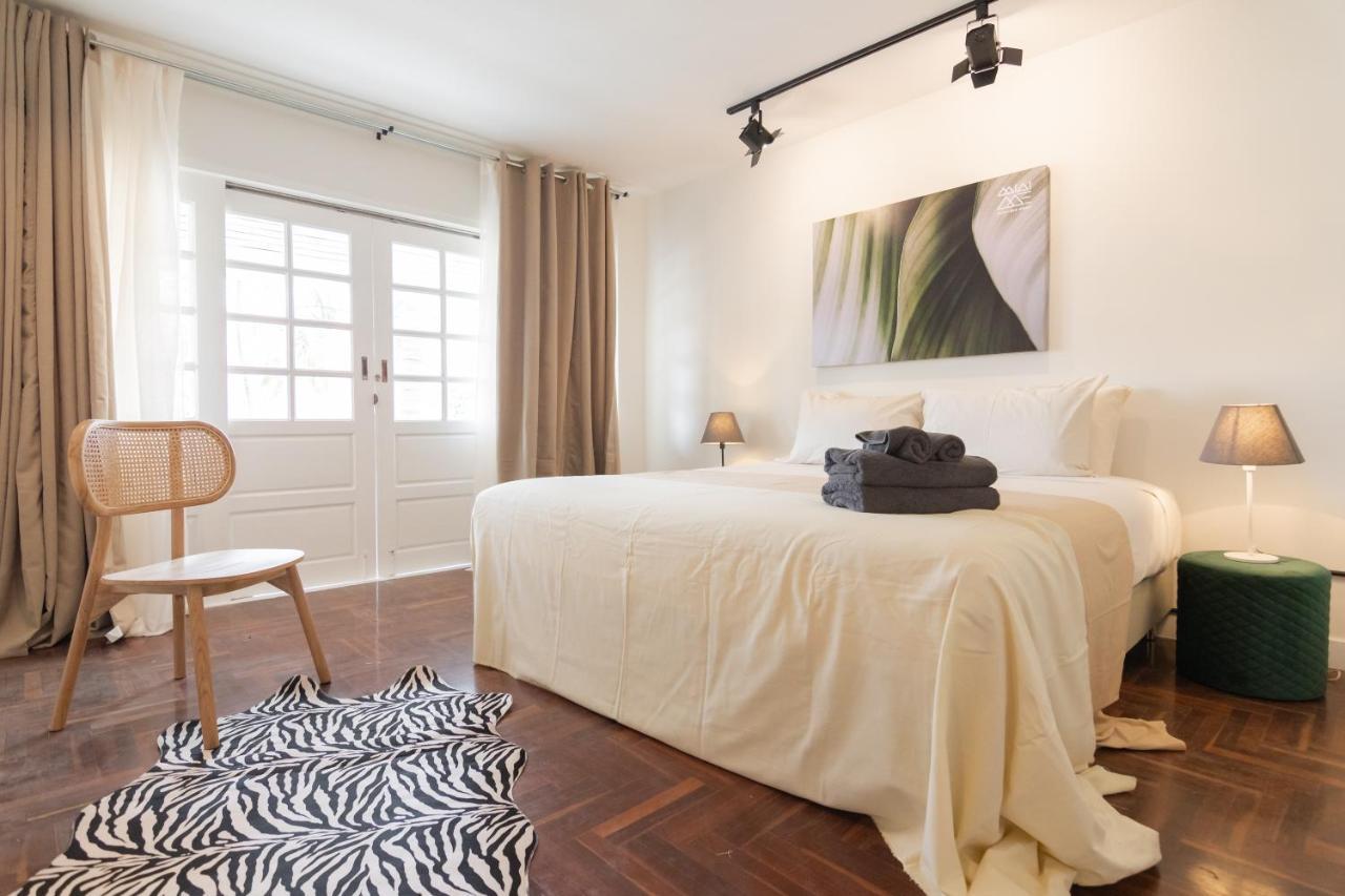 Mini-Me Hubs, Charm Suites & Pool In Old City เชียงใหม่ ภายนอก รูปภาพ