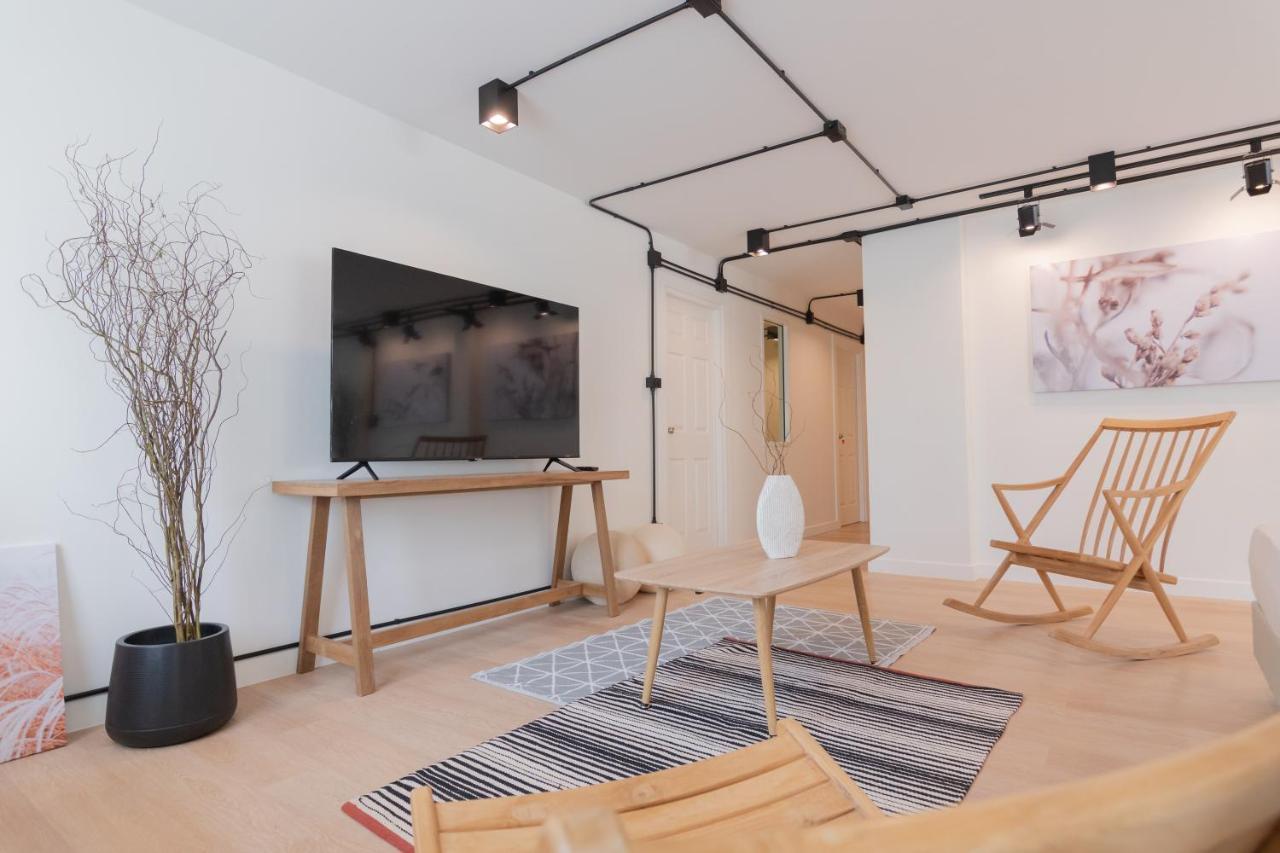 Mini-Me Hubs, Charm Suites & Pool In Old City เชียงใหม่ ภายนอก รูปภาพ