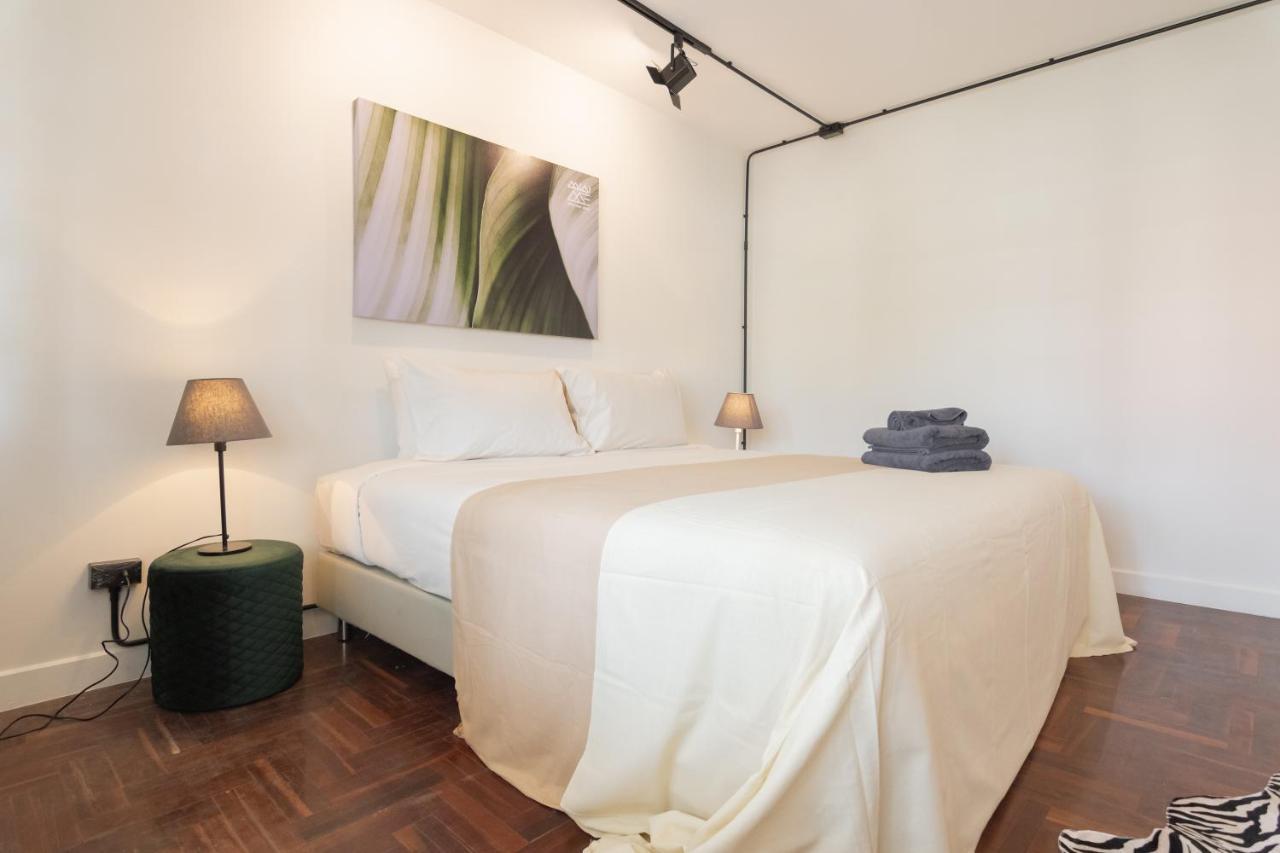 Mini-Me Hubs, Charm Suites & Pool In Old City เชียงใหม่ ภายนอก รูปภาพ
