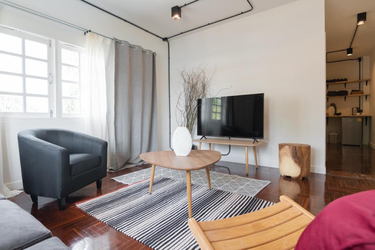 Mini-Me Hubs, Charm Suites & Pool In Old City เชียงใหม่ ภายนอก รูปภาพ