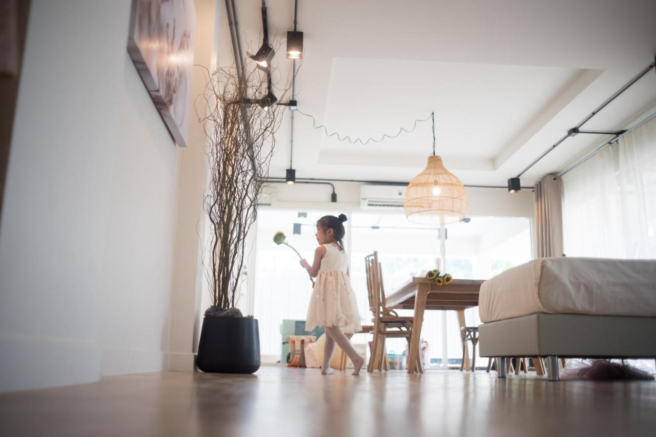 Mini-Me Hubs, Charm Suites & Pool In Old City เชียงใหม่ ภายนอก รูปภาพ
