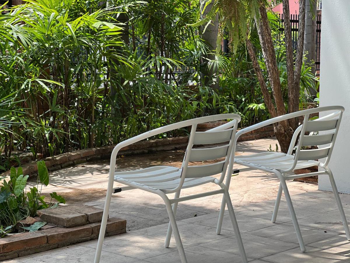 Mini-Me Hubs, Charm Suites & Pool In Old City เชียงใหม่ ภายนอก รูปภาพ