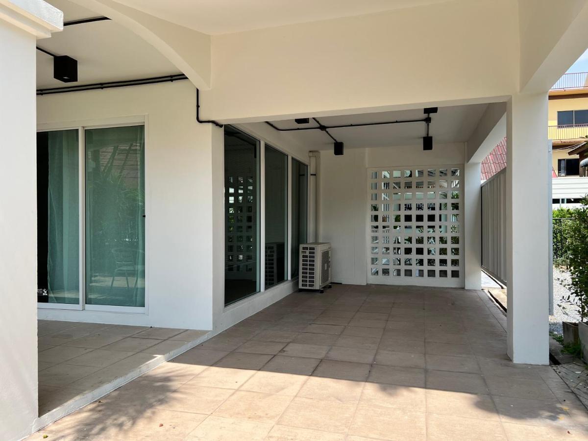 Mini-Me Hubs, Charm Suites & Pool In Old City เชียงใหม่ ภายนอก รูปภาพ