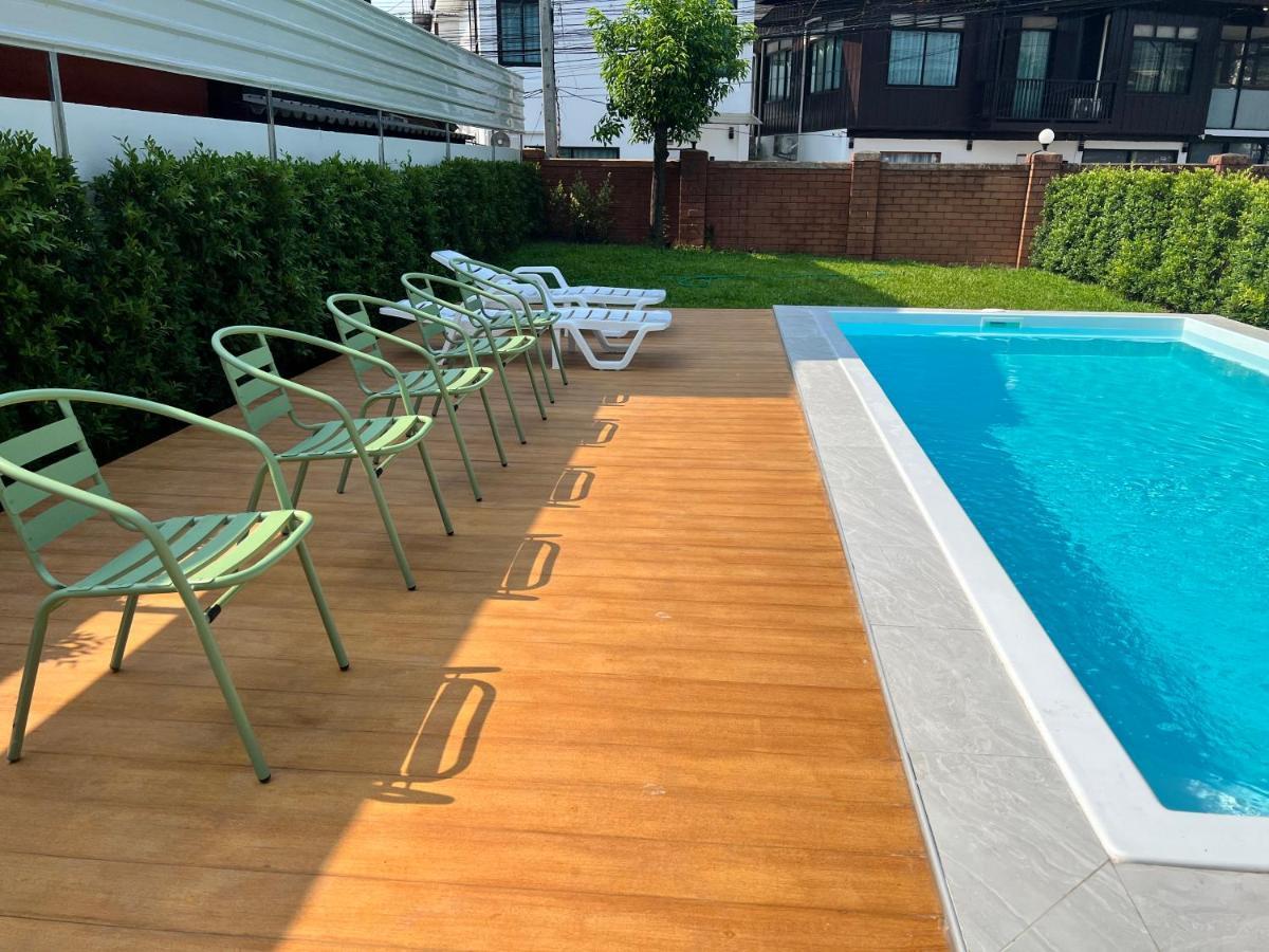 Mini-Me Hubs, Charm Suites & Pool In Old City เชียงใหม่ ภายนอก รูปภาพ