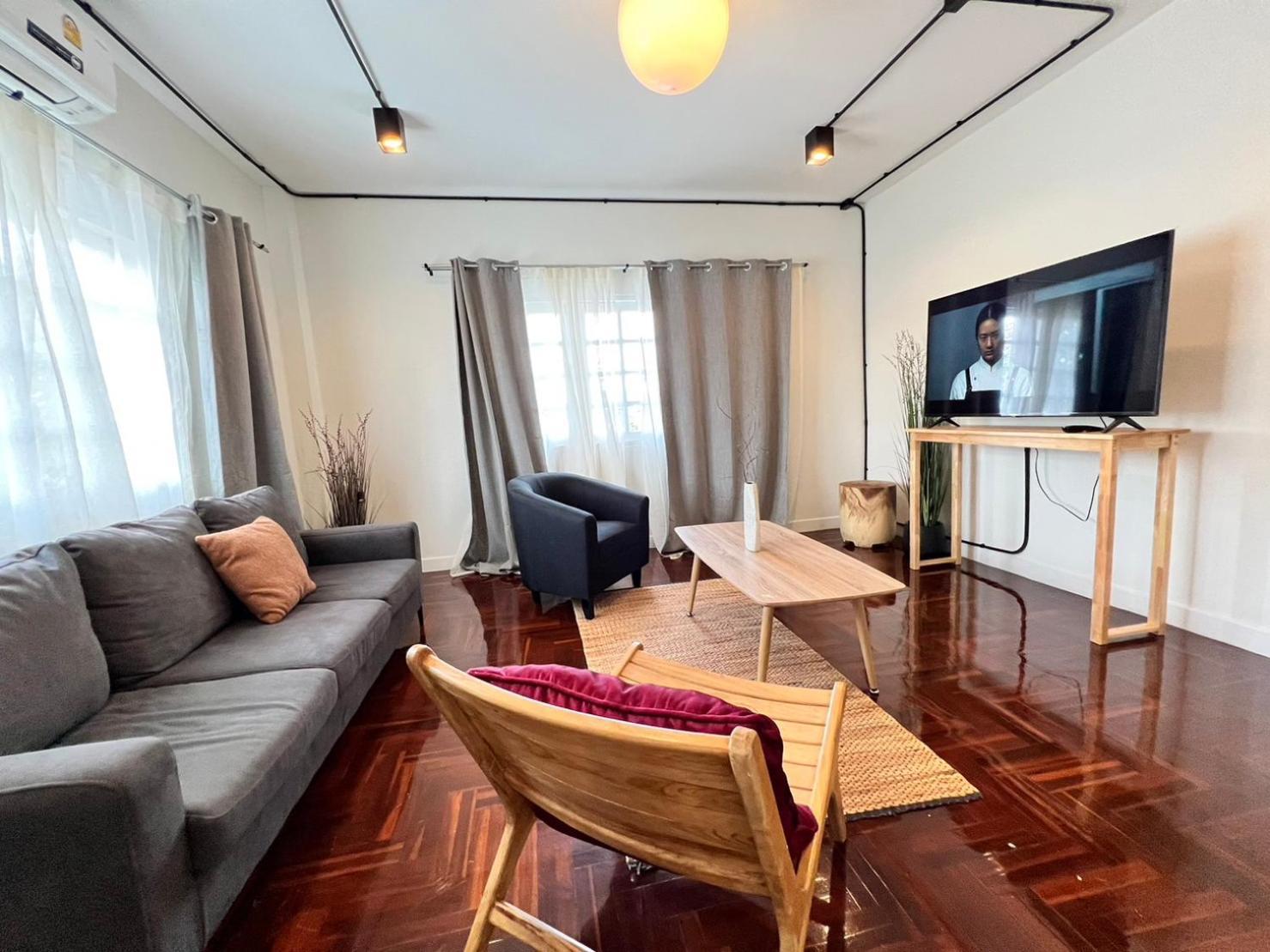 Mini-Me Hubs, Charm Suites & Pool In Old City เชียงใหม่ ภายนอก รูปภาพ