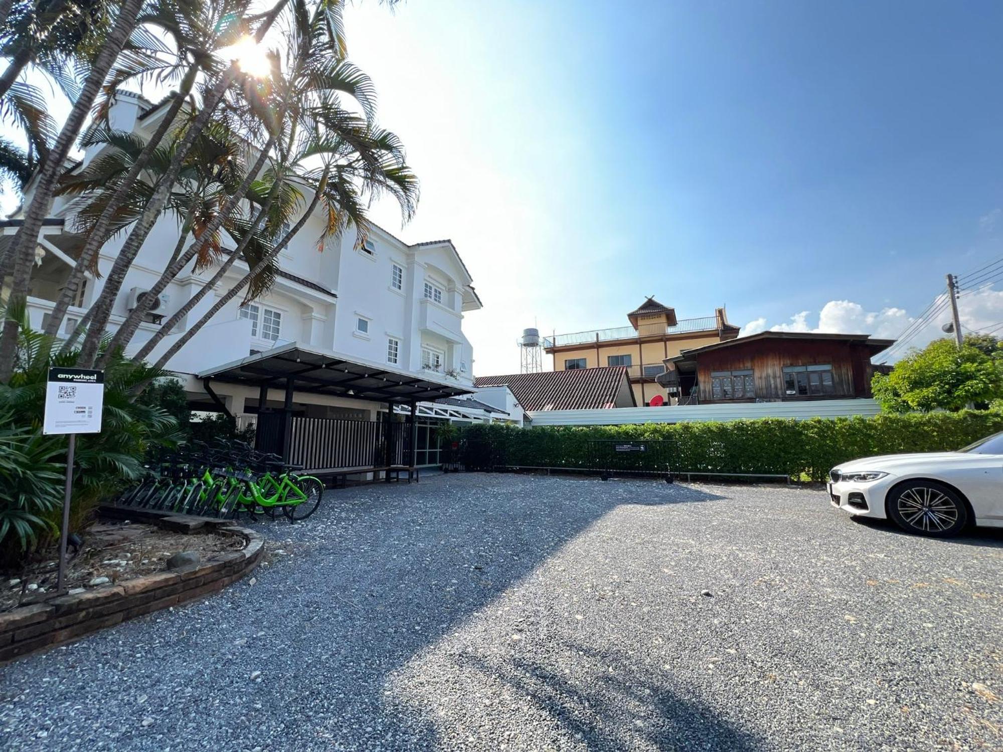 Mini-Me Hubs, Charm Suites & Pool In Old City เชียงใหม่ ภายนอก รูปภาพ