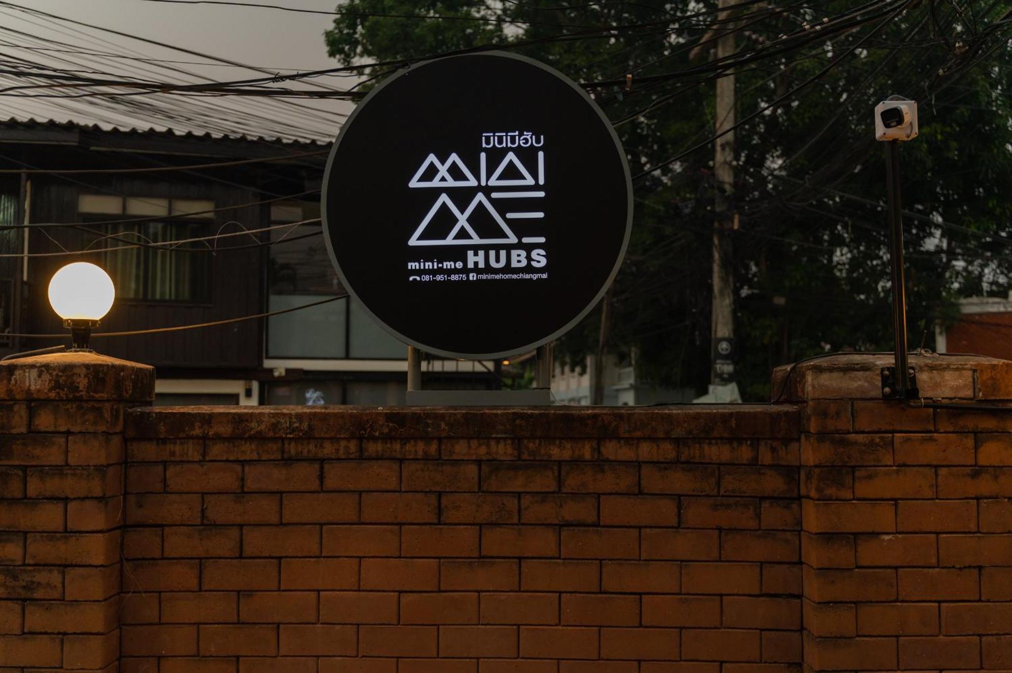 Mini-Me Hubs, Charm Suites & Pool In Old City เชียงใหม่ ภายนอก รูปภาพ